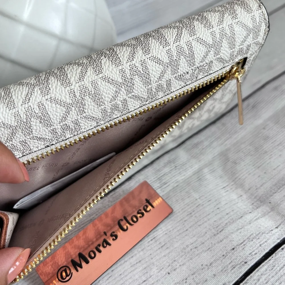 🦋Michael Kors Trifold Wallet